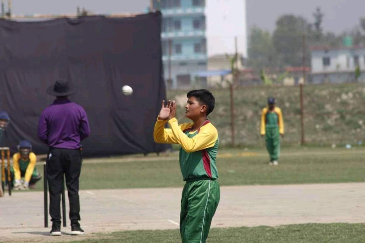 धनगढीमा  भएको यू–१९ महिला राष्ट्रिय क्रिकेट प्रतियोगिता खेल्दै अनु। तस्बिर: सविता बुढा/सेतोपाटी।